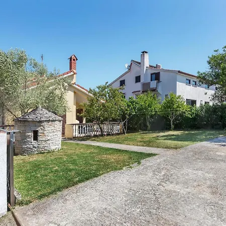 Awesome In Pula With Wifi Apartment