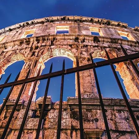 Awesome In Pula With Wifi Apartment *