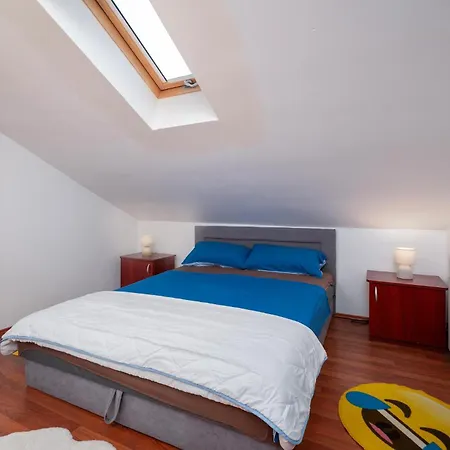 Apartment Awesome In Pula With Wifi