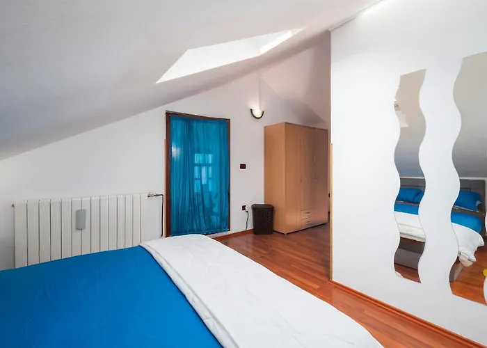 1 Bedroom Cozy In דירה