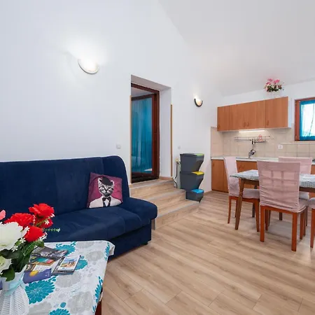 Apartment 1 Bedroom Cozy In Pula *